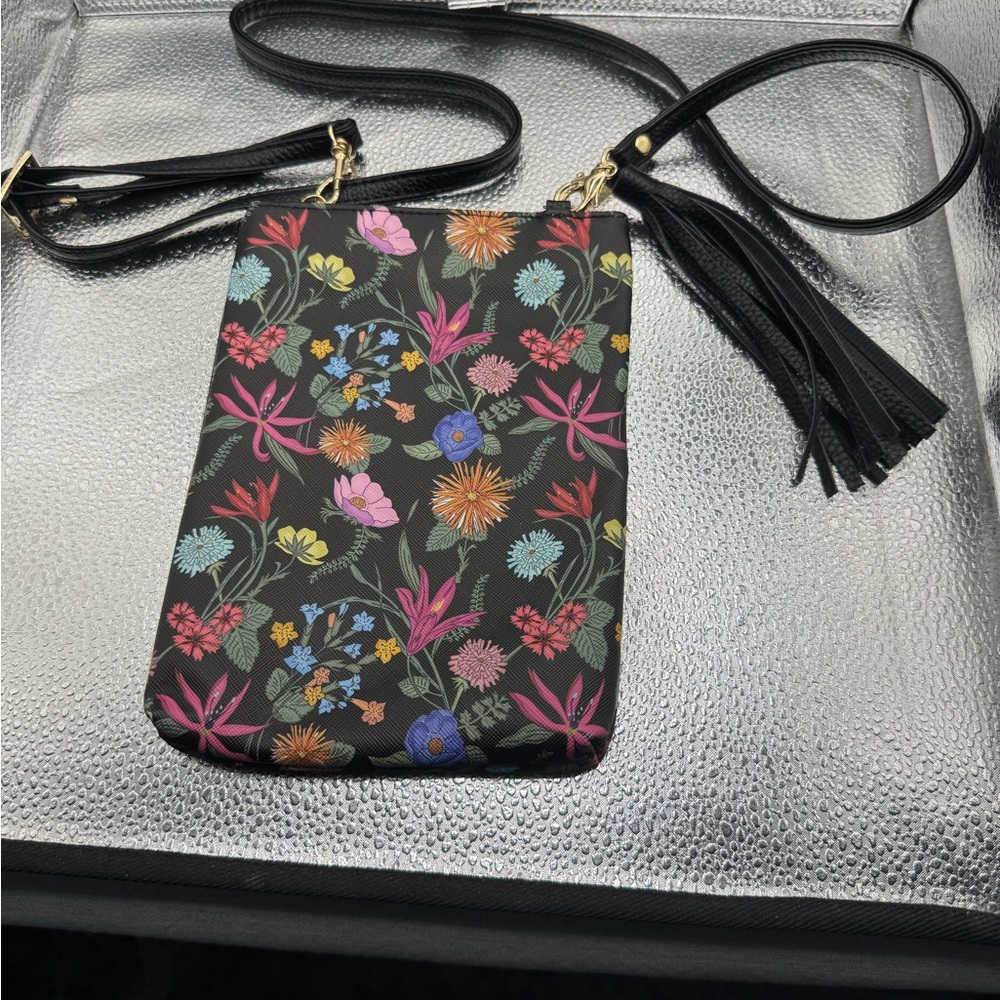 Flower Field Black Accessory
Pouch designed by Day Designer for Blue Sky.